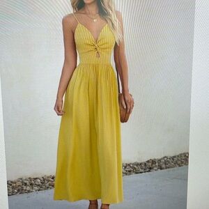 Cupshe sweetheart neckline bow tie open back. Yellow size small